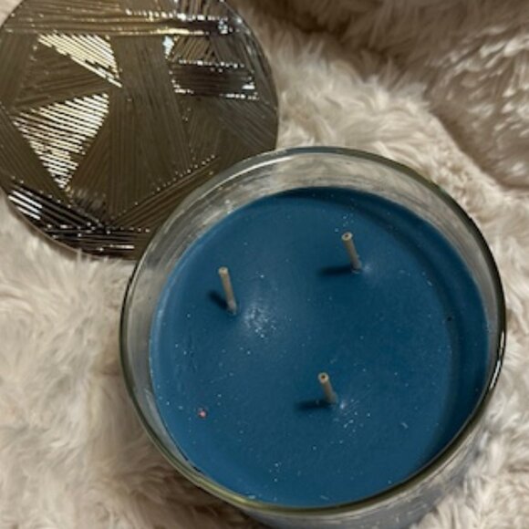 Bath & Body Works Candle NEW NEVER USED - Picture 2 of 2